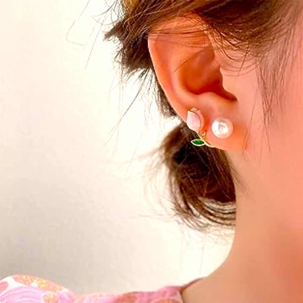 New Luxury Flower Tulip  Pearl Ear Studs O/S